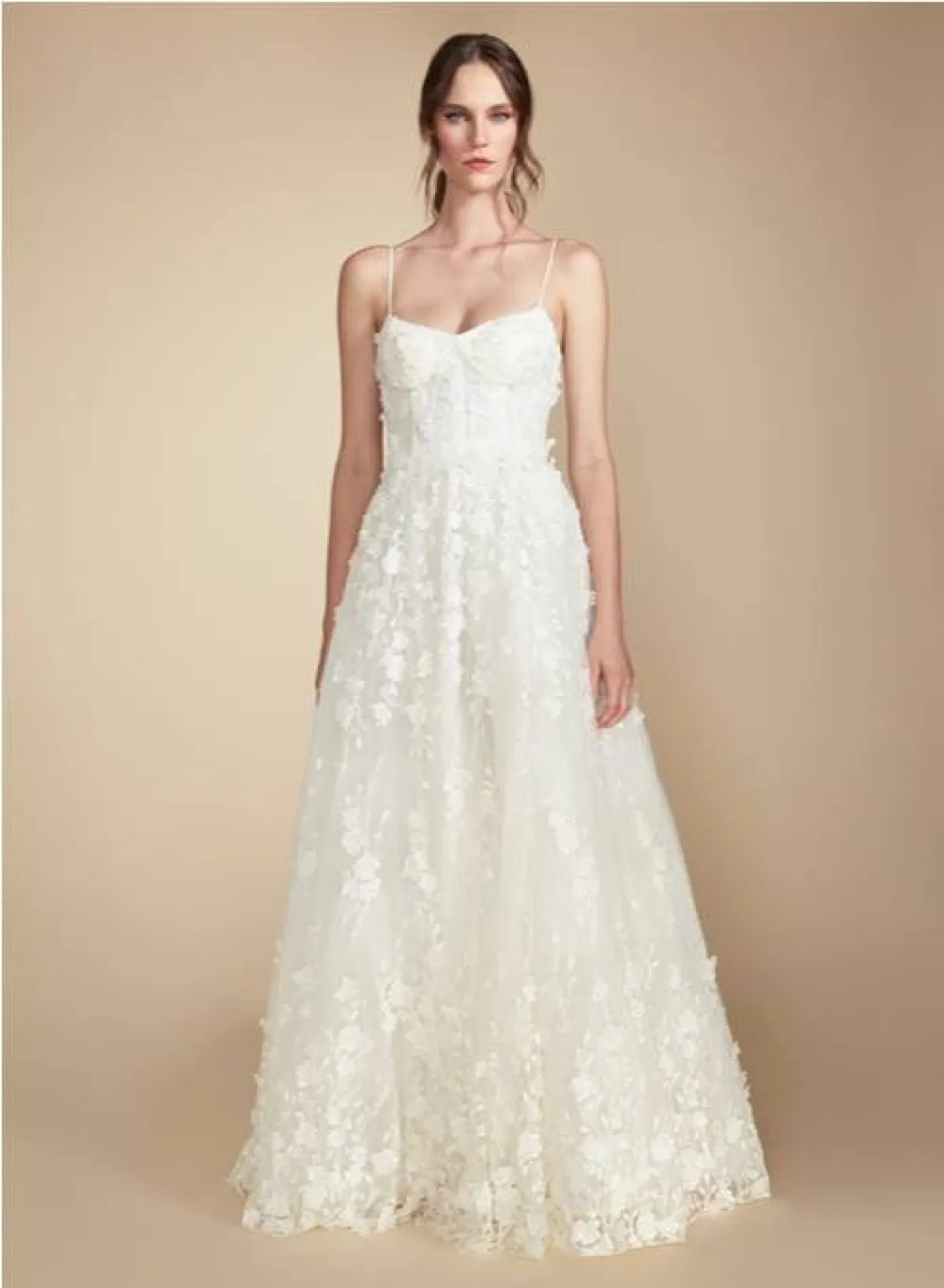 فستان زفاف مزيّن بالأزهار من ماركيزا Marchesa