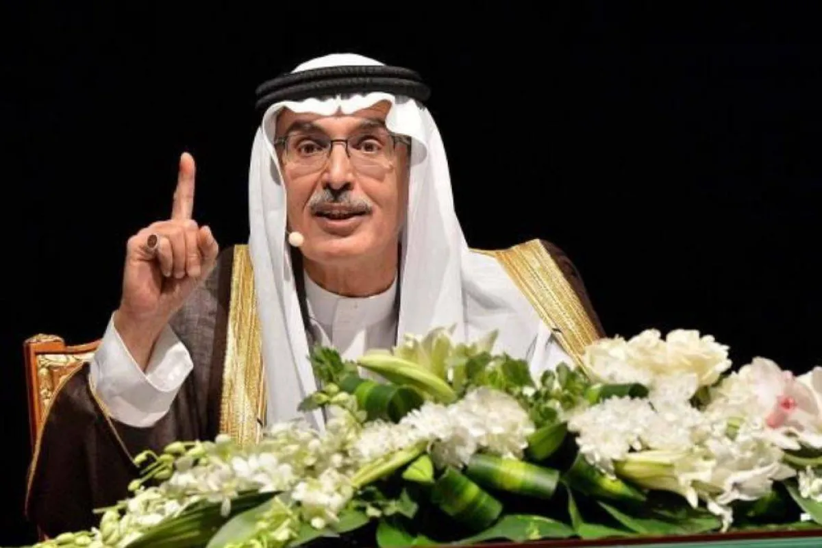 تظهر الصورة بدر بن عبدالمحسن