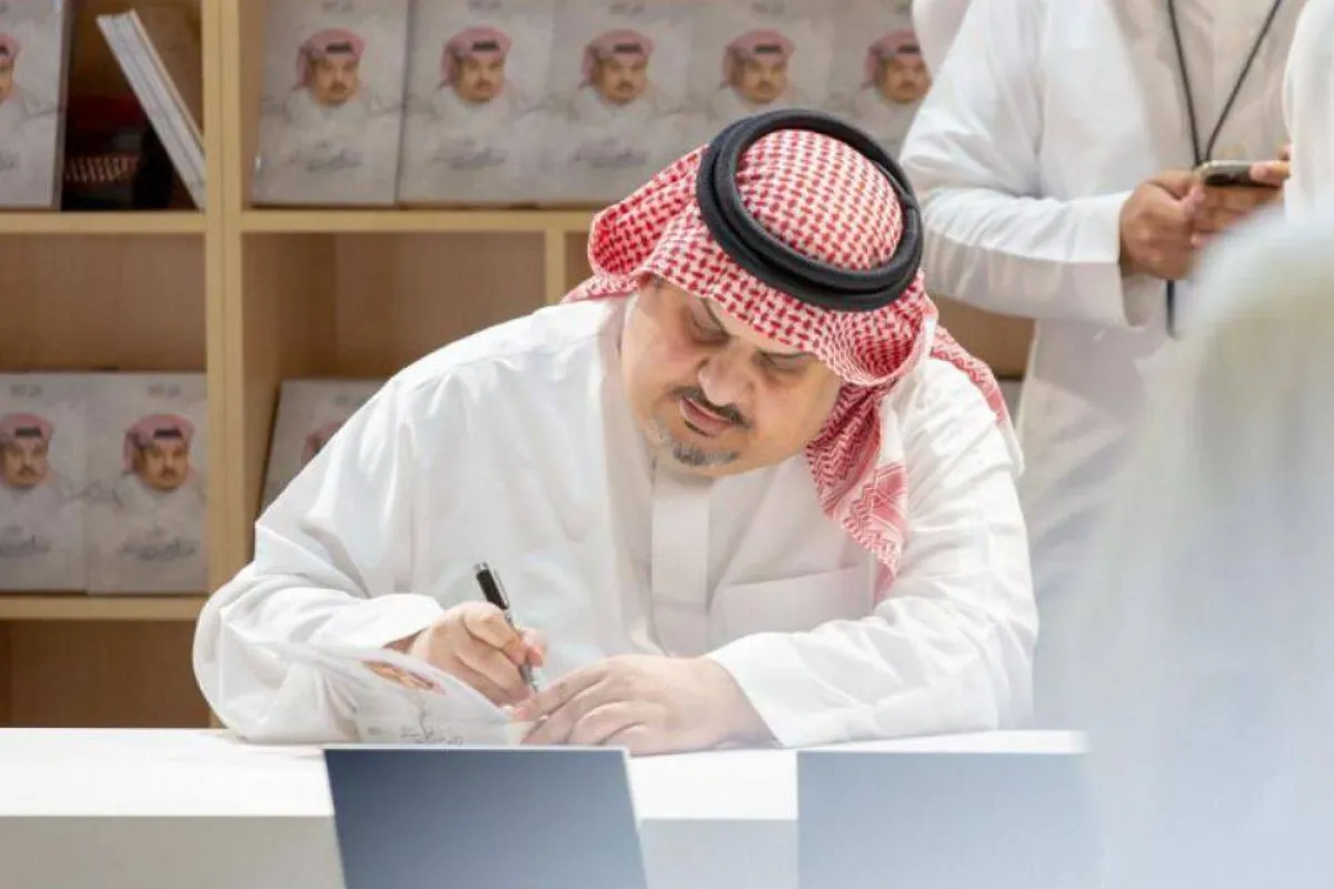 تظهر الصورة شخصية عبدالرحمن بن مساعد