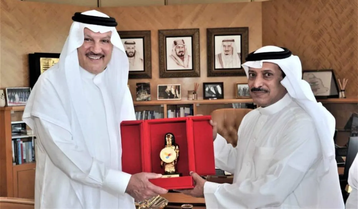 تكريم فهد ردة الحارثي في السفارة السعودية بالقاهرة - الصورة من حساب فرقة الطائف على الفيس بوك