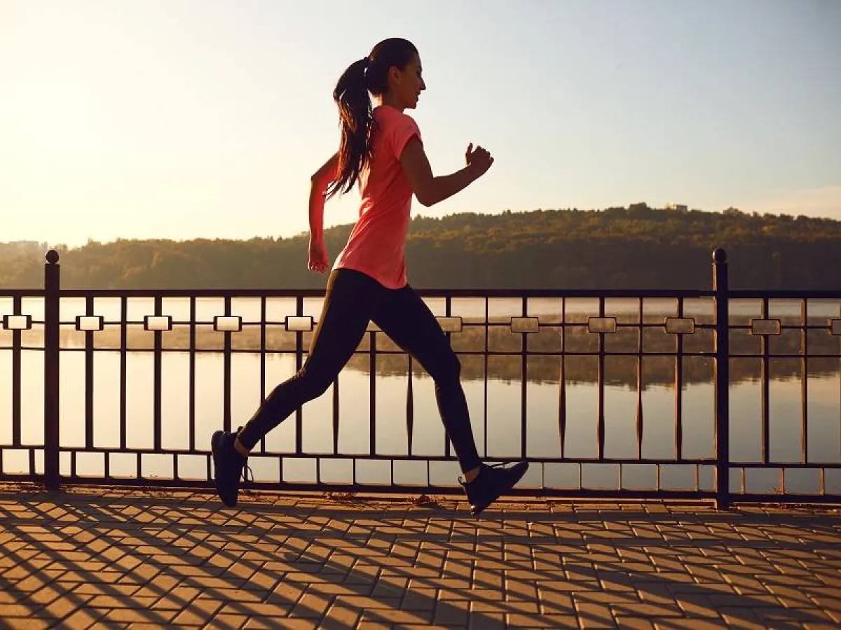 يمكن للتمارين الهوائية مثل الجري أو ركوب الدراجات أن تفعل المعجزات لحرق السعرات الحرارية 