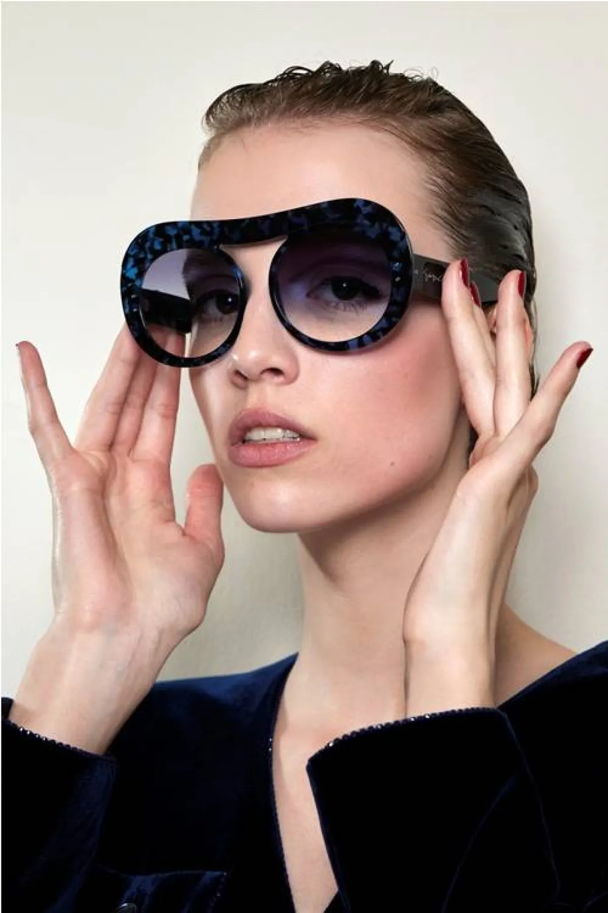 نظارة شمسية باللون الأسود من جيورجيو أرماني Giorgio Armani