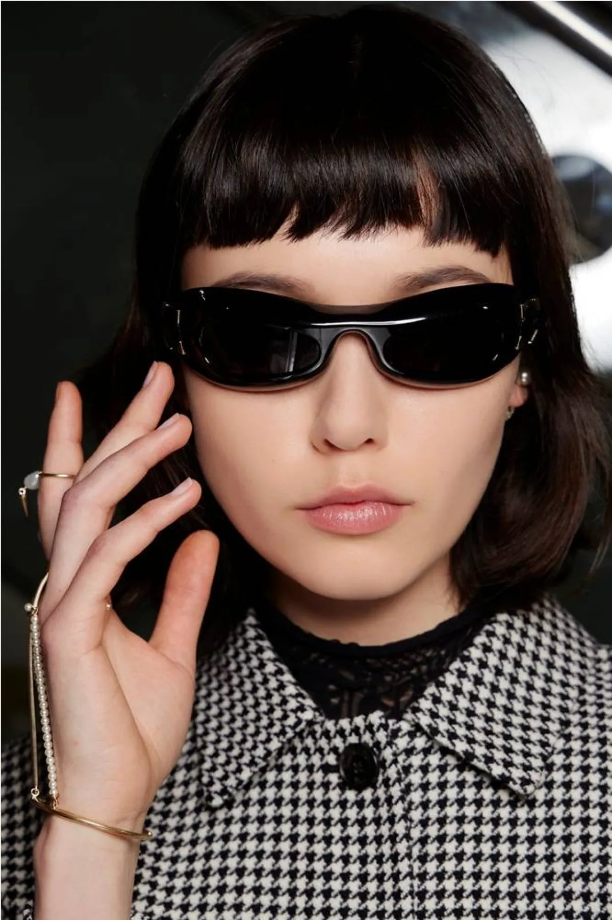 نظارات شمسية باللون الأسود خريف 2022 من كريستيان ديور Christian Dior