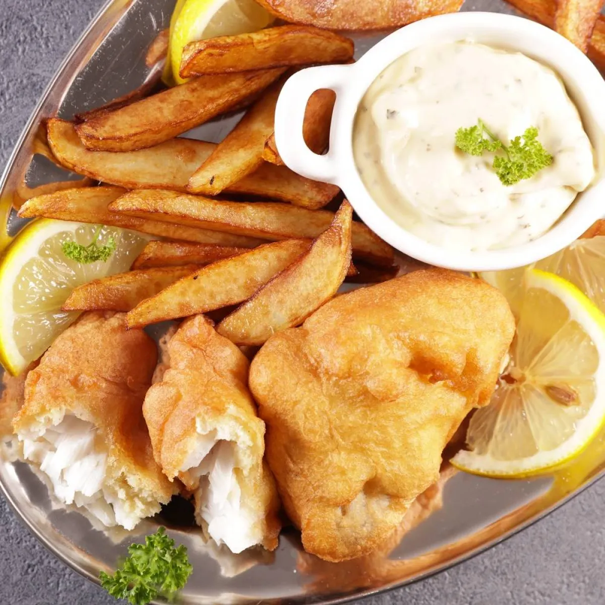 صورة لطبق من الأسماك