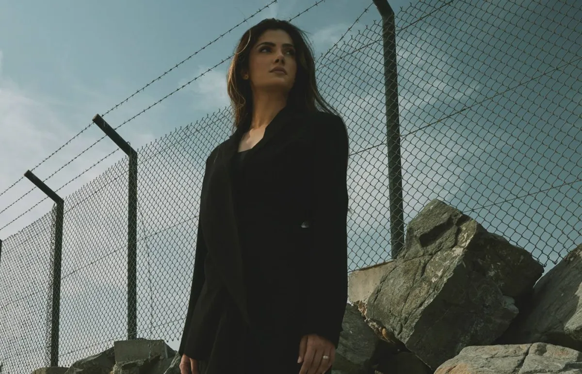 المصمّمة صفية عبدالله: أزيائي عصرية بنفحات شمال إفريقية