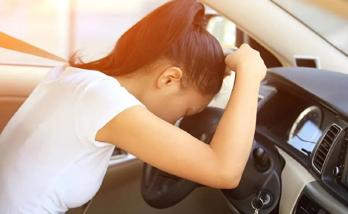 كيفية التعامل مع تعطّل مقود السيارة بشكل كامل اثناء السير