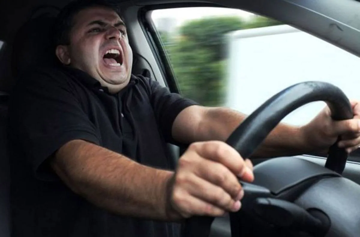 كيفية التعامل مع تعطّل مقود السيارة بشكل كامل اثناء السير