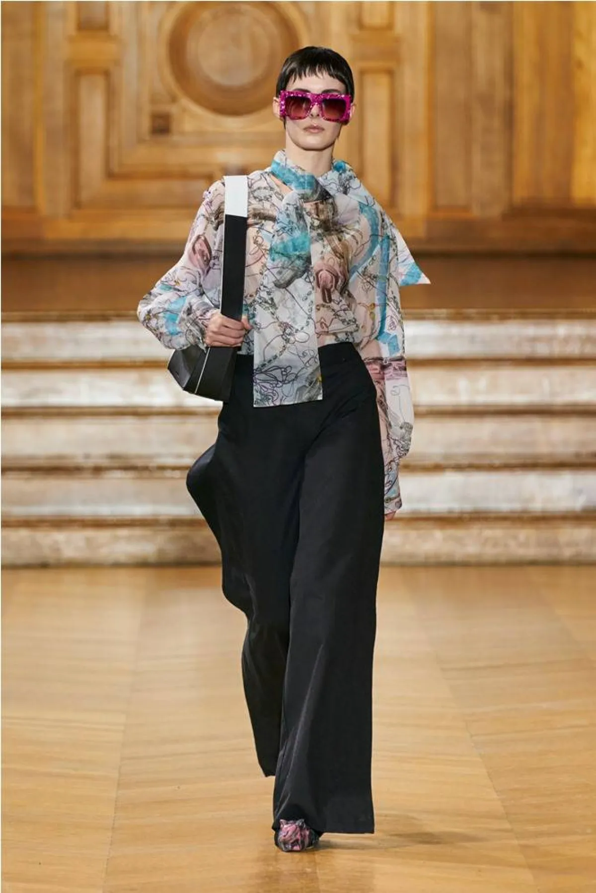 موديلات بناطيل باللون الأسود عريضة للمحجبات من مايتروبيير «Maitrepierre»