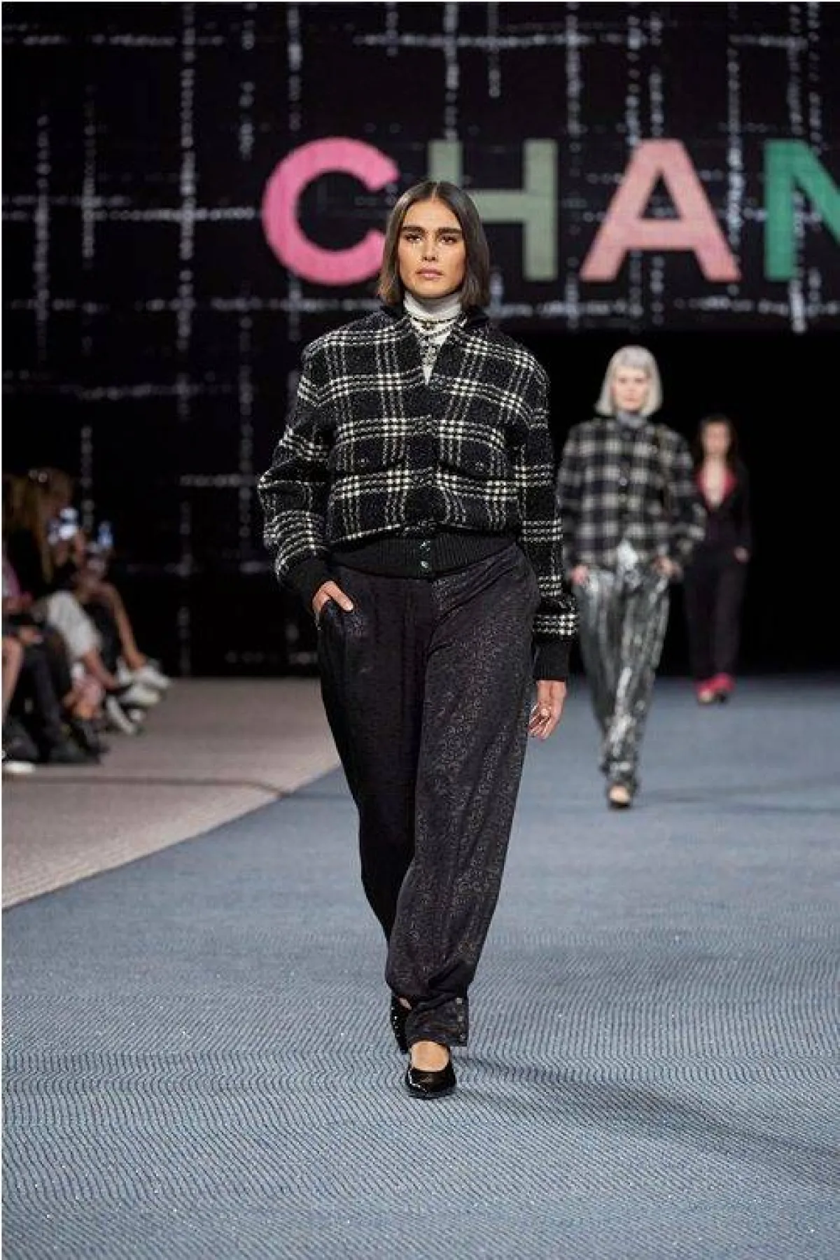 بنطلون باللون الأسود من شانيل «Chanel»