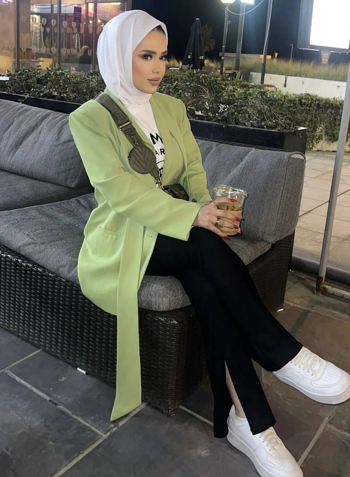 سارة الدهيم باطلالة مريحة