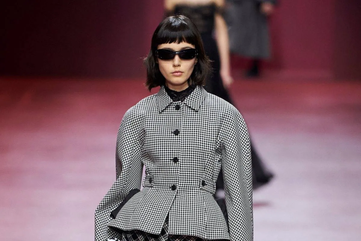 نظارات شمسية باللون الأسود من ديور Dior