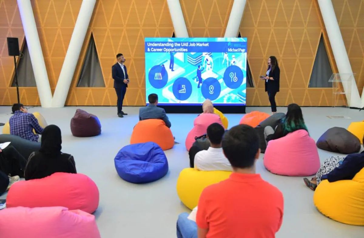  استقبلت الجامعة مؤخرًا 127 طالبًا جديدًا. الصورة من "وام"