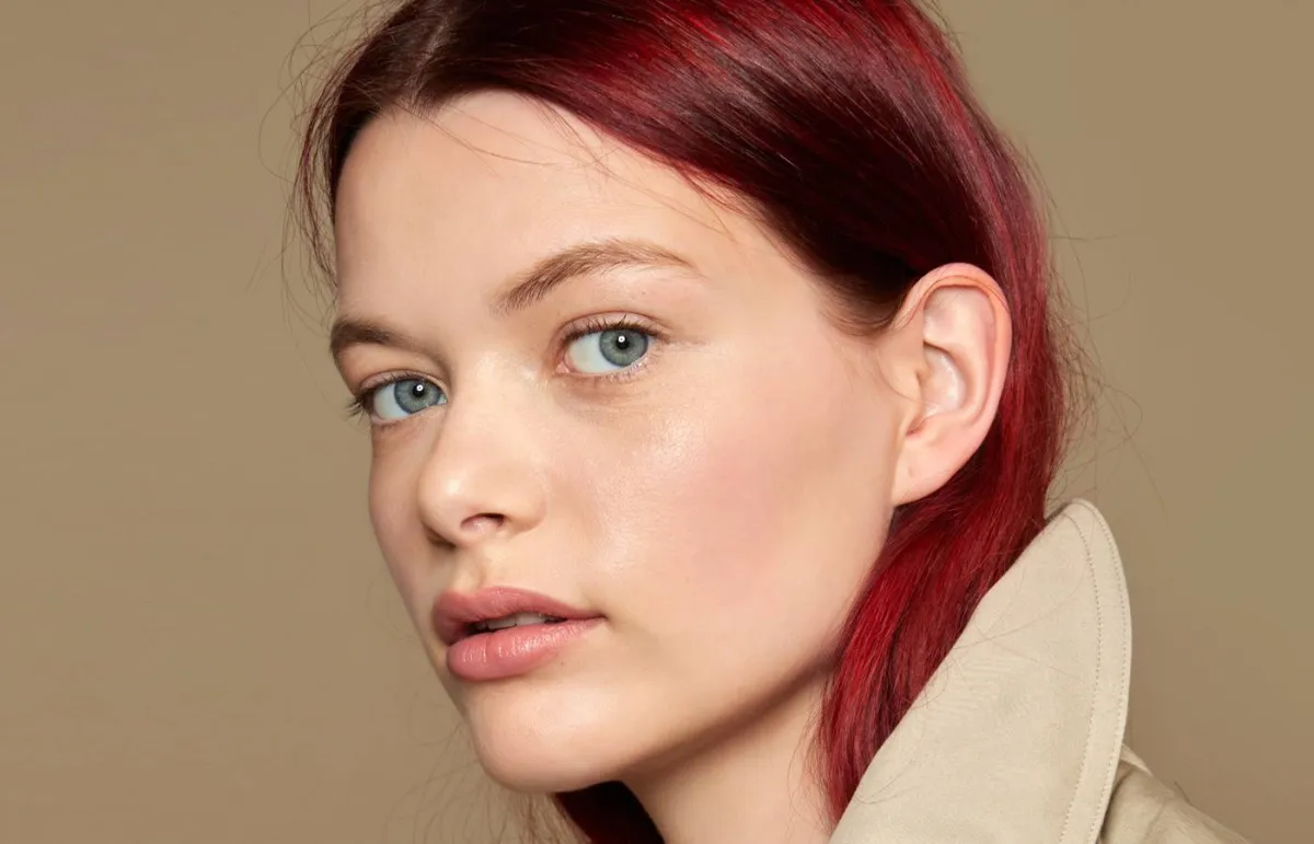 موضة البشرة الزجاجية لخريف 2022 Glass Skin Look