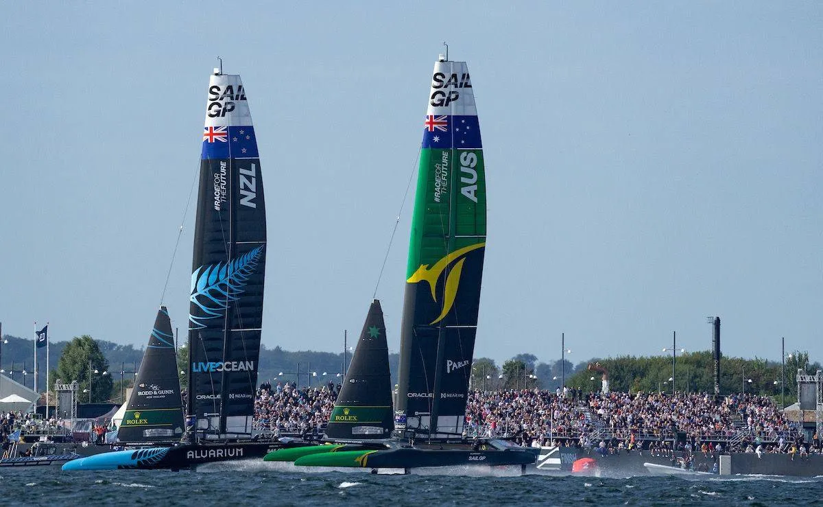 دبي تستضيف السباق العالمي لليخوت الشراعية الحديثة. الصورة من "وام"