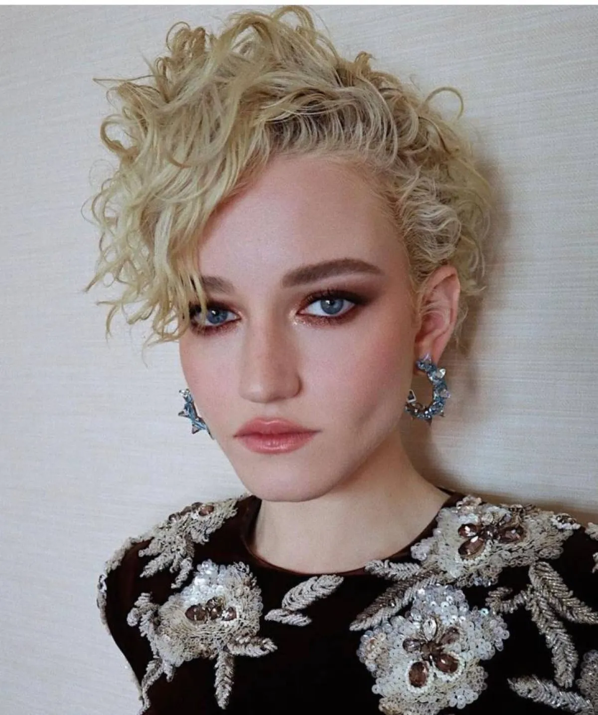 جوليا غارنر Julia Garner