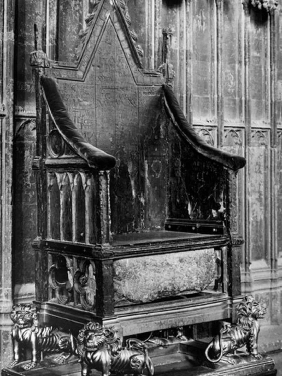 صورة عرش التتويج في بريطانيا