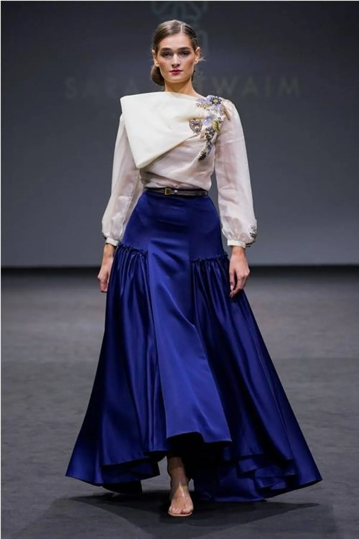 التنورة ذات الثنيات، من سارة الطويم Sara Altwaim