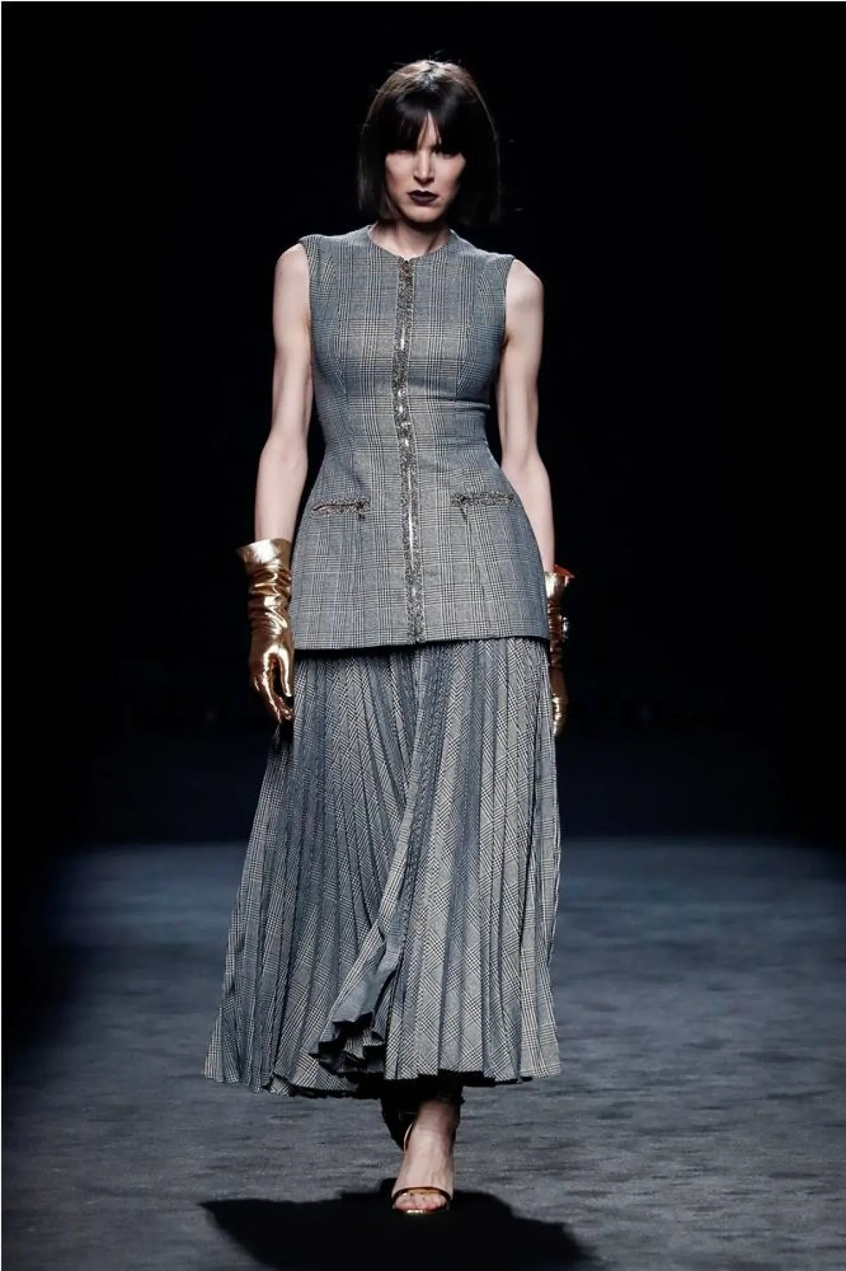 تنسيق التنورة ذات الثنيات، من إيزابيل سانشيس Isabel Sanchis