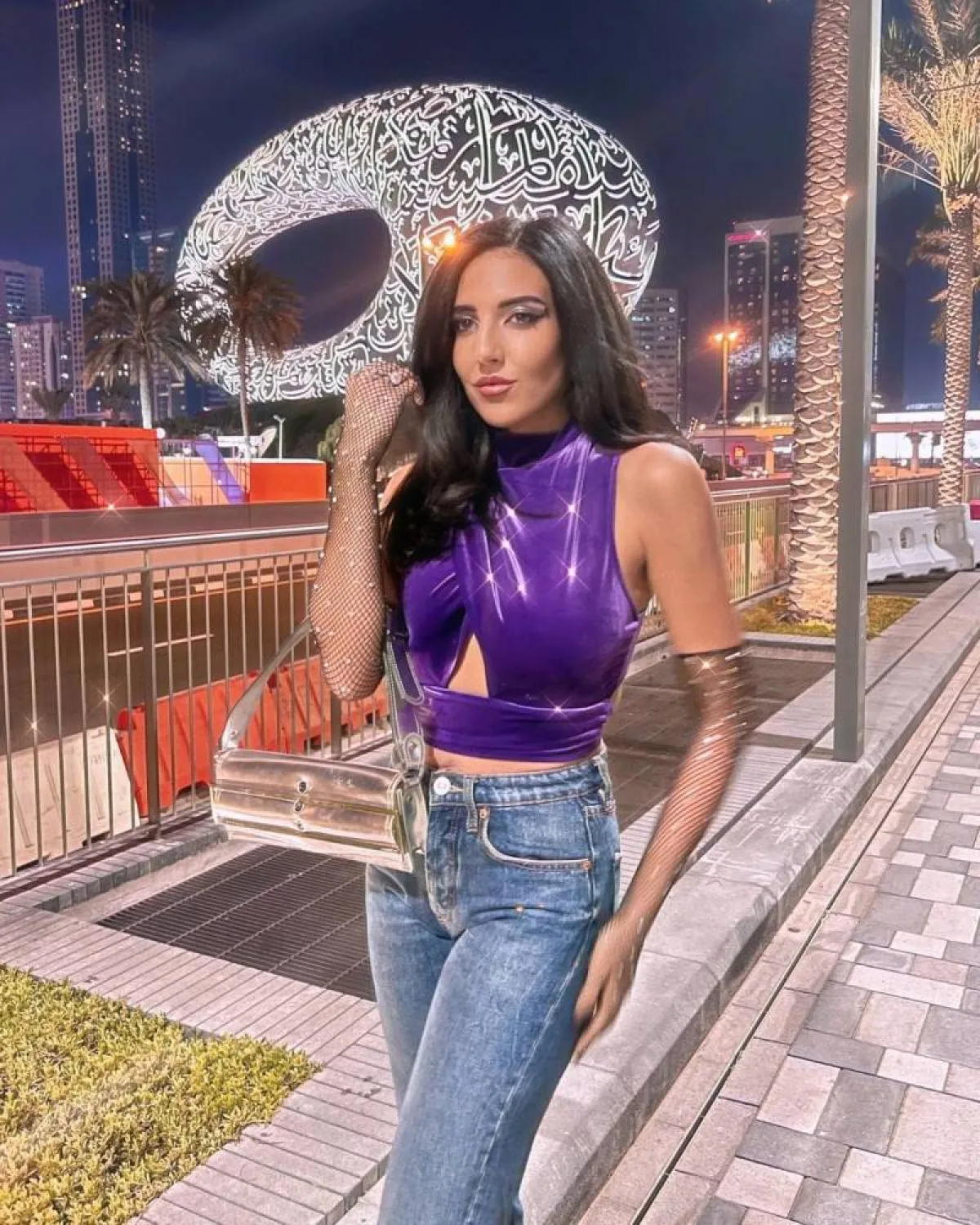 هادية غالب بإطلالة كاجوال شبابية 