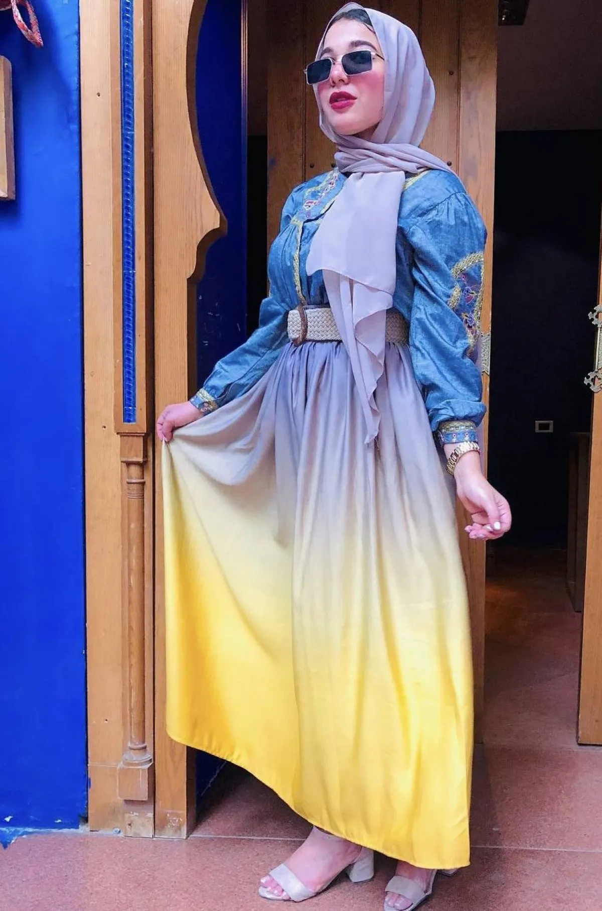 حنان الحكيم بإطلالة عصرية