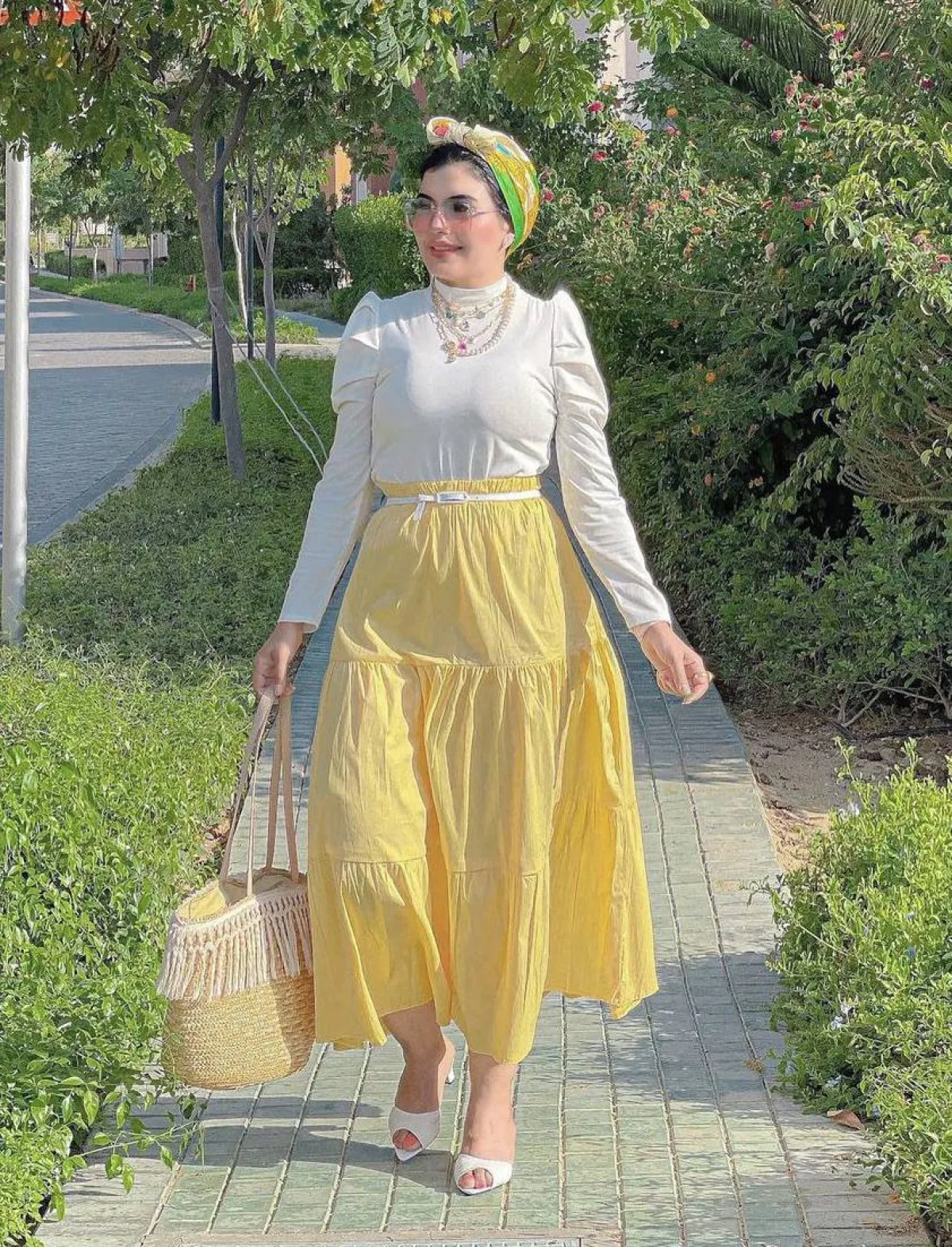 أمنية الجعفري بإطلالة كاجوال