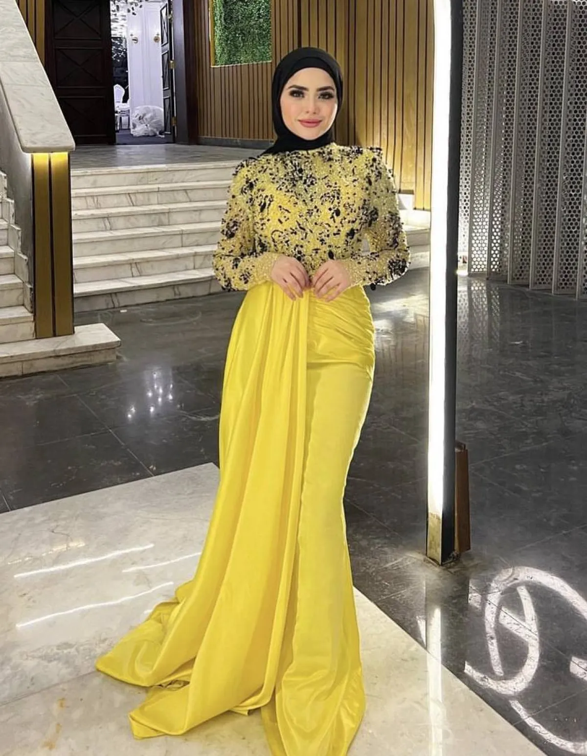 روزانا خليل بالتنورة الصفراء في السهرة