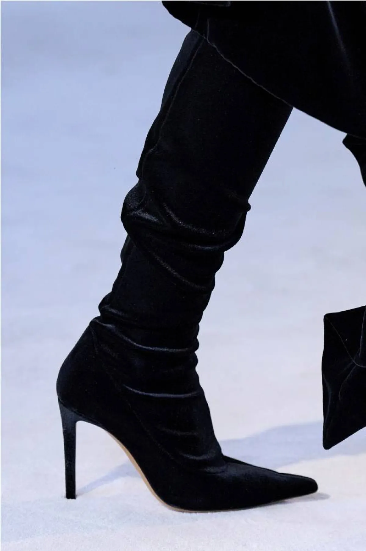 موديلات بوتات بالساق العالية لخريف 2022 من ألكسندر فوتييه Alexandre Vauthier