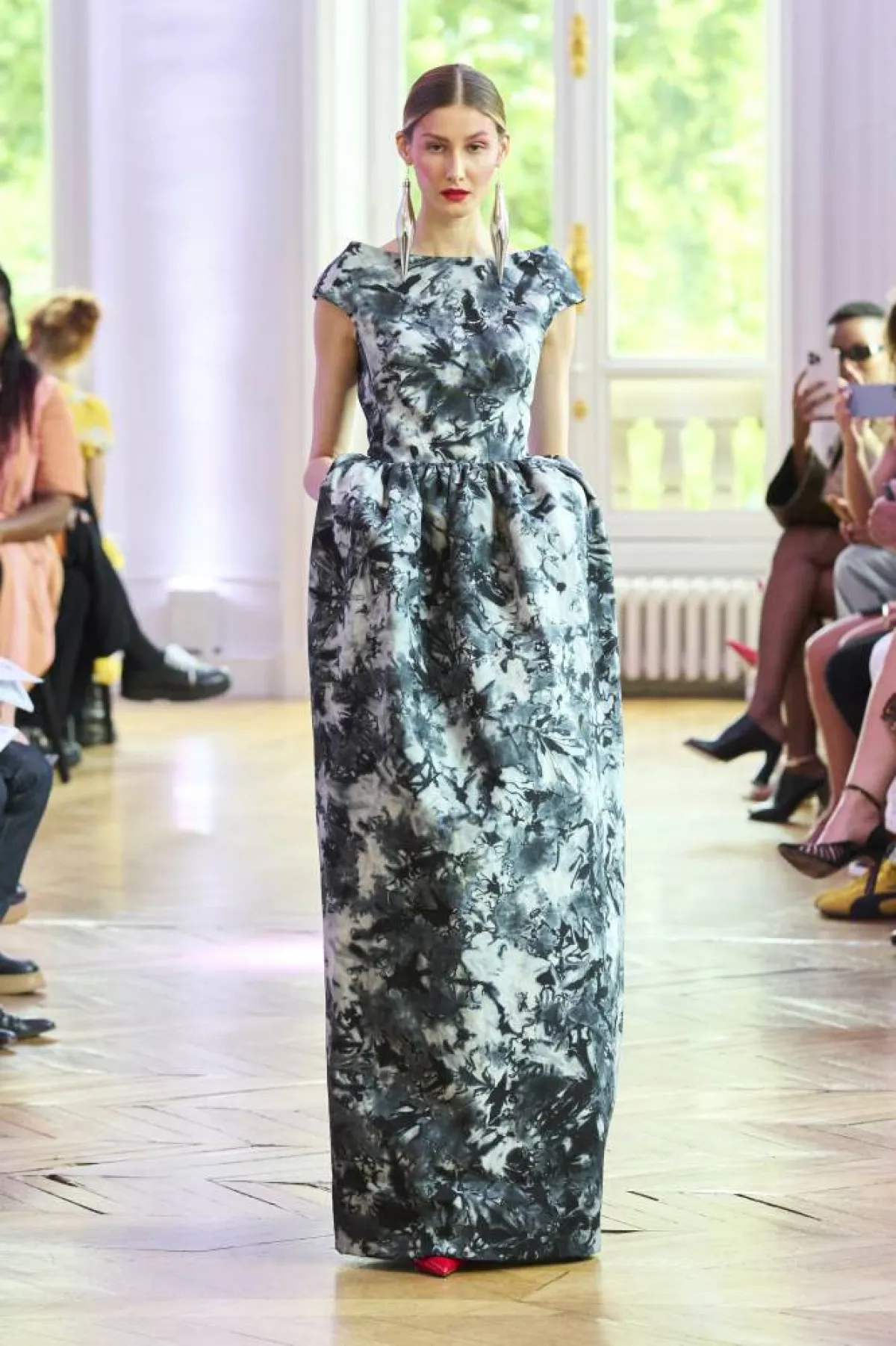 فساتين سهرة من مجموعات الأزياء الراقية خريف 2022