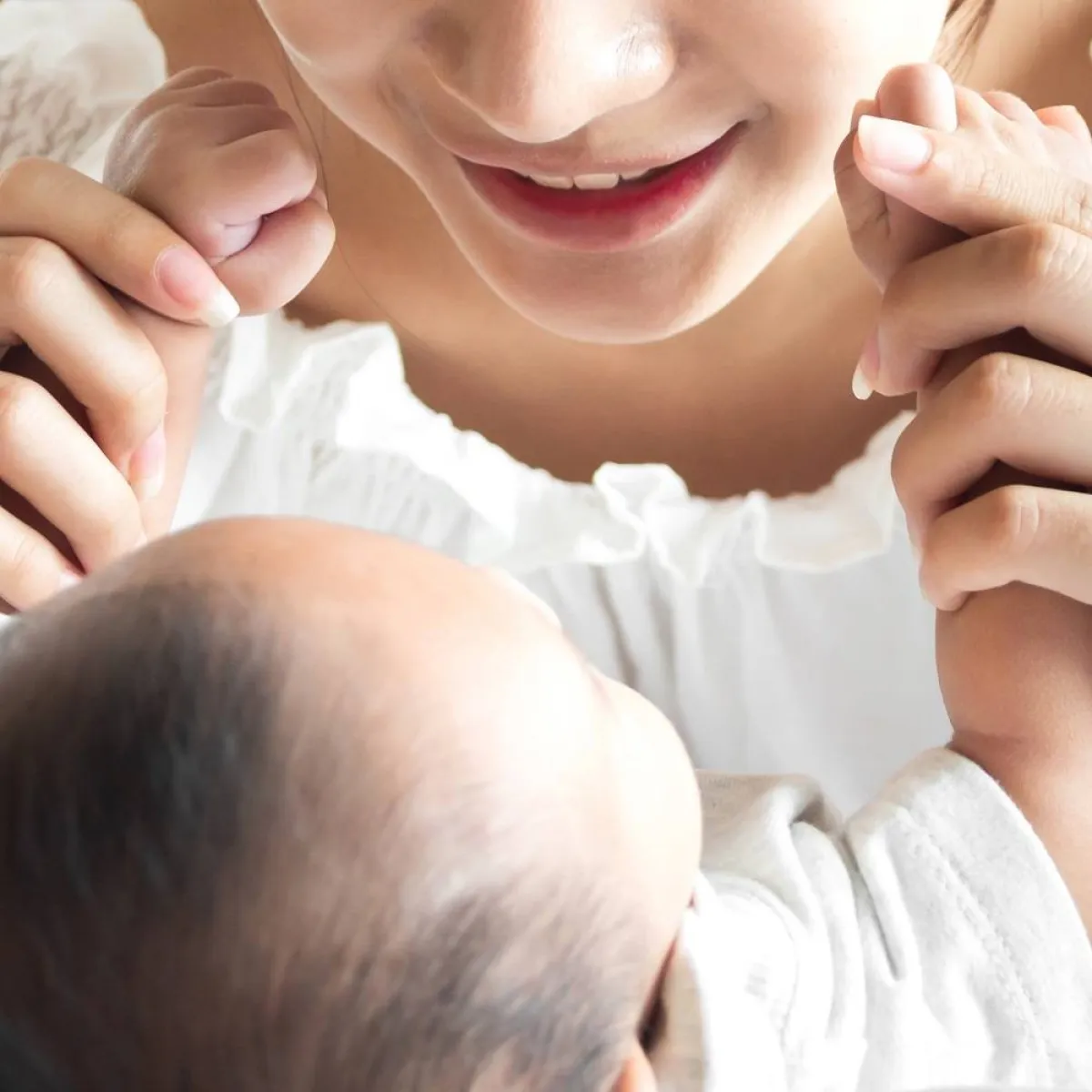 صورة لرضيع وأمه