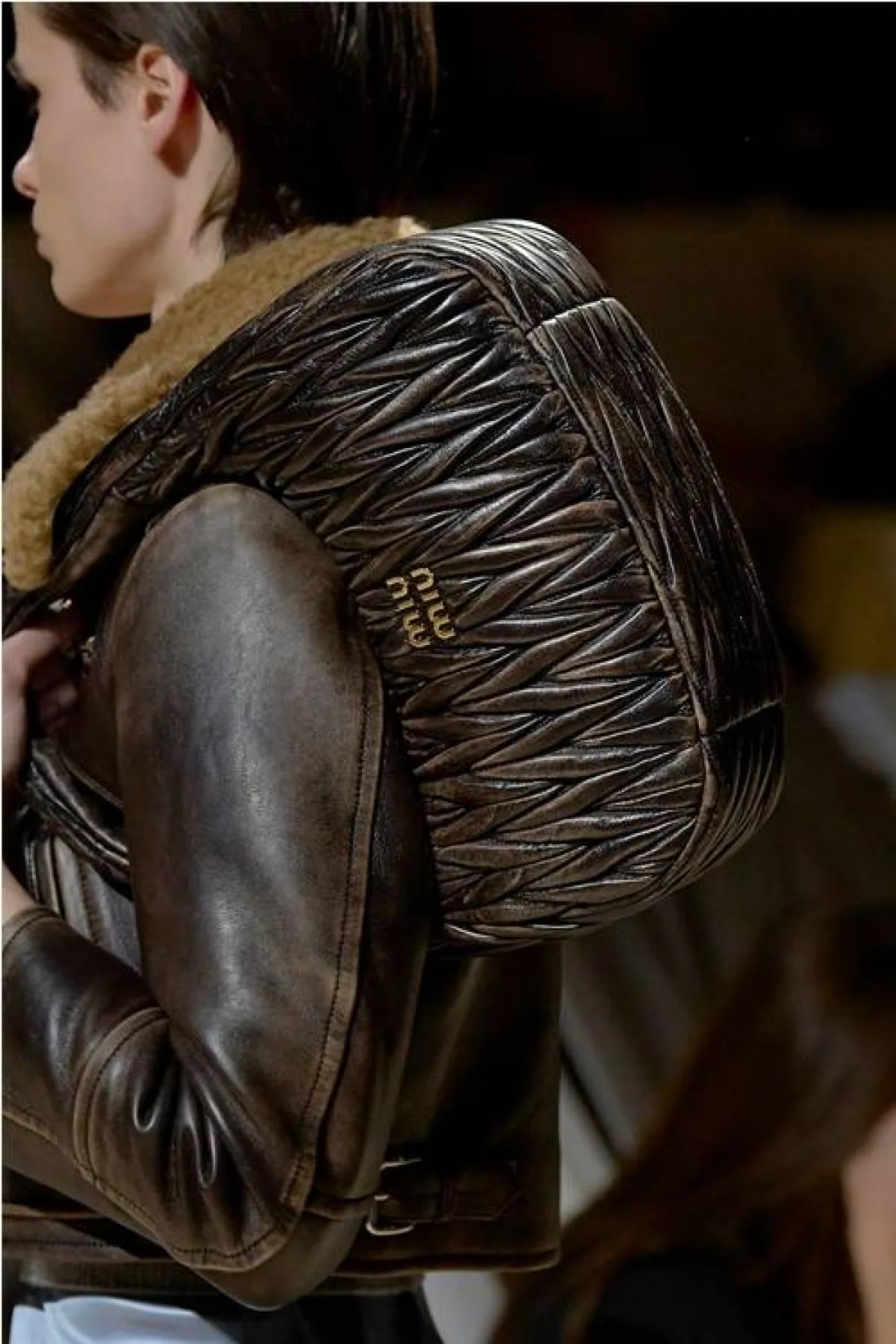 حقيبة باللون البني من ميو ميو Miu Miu