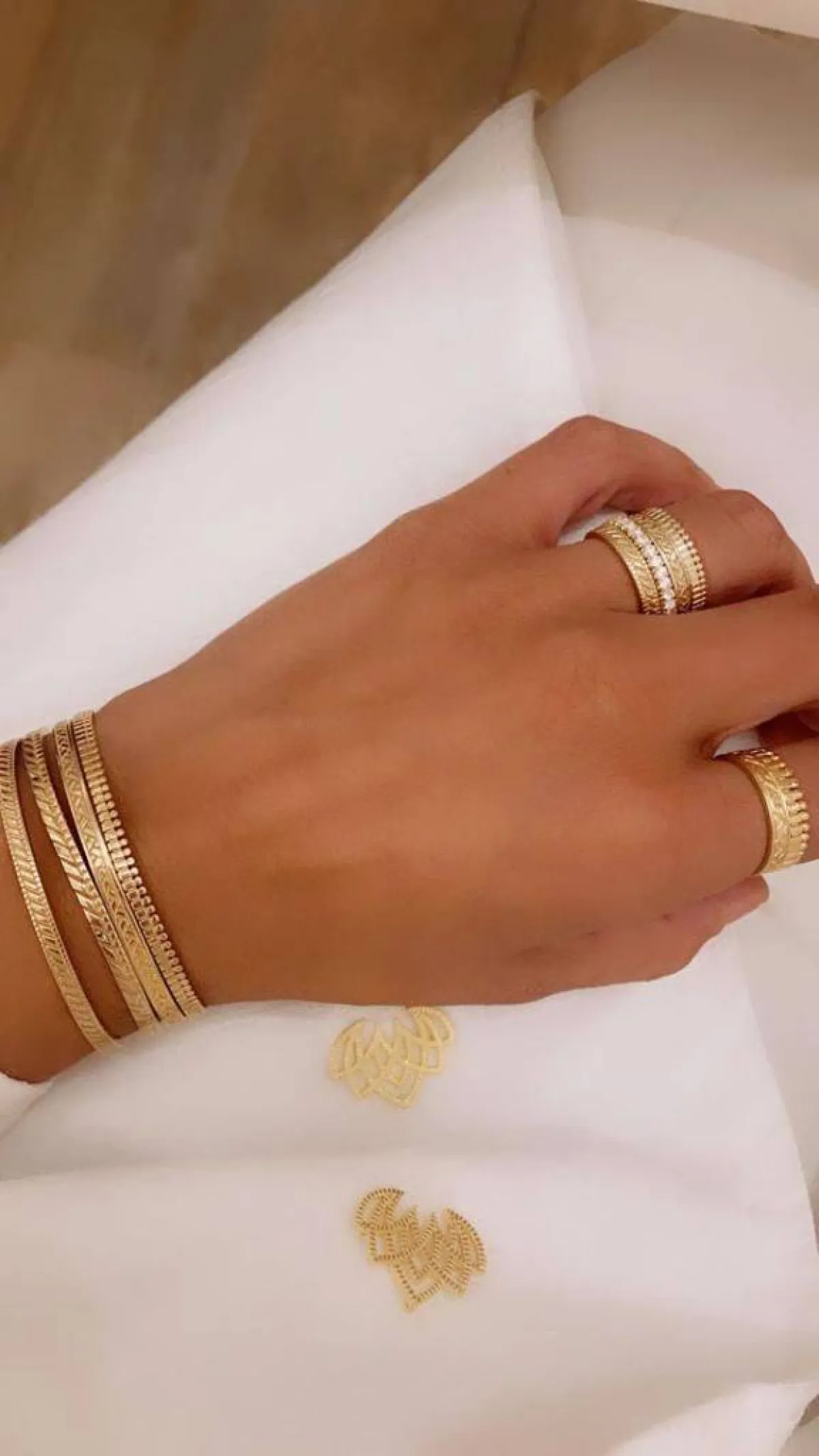 مجوهرات مستوحاة من البشت السعودي