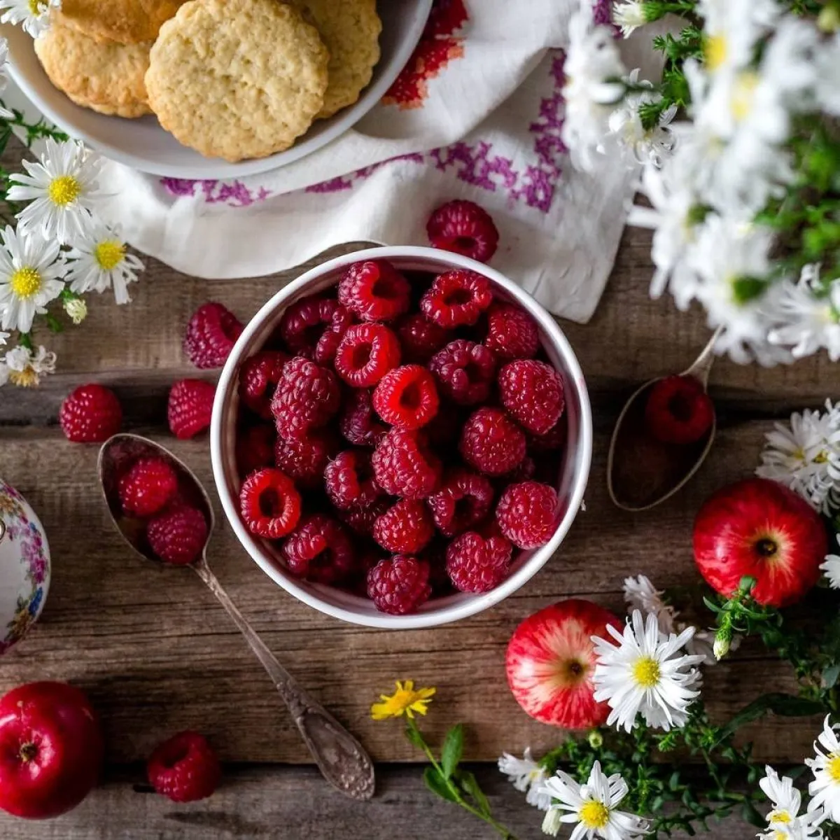 صورة لطبق الليتشي يتوسط السفرة