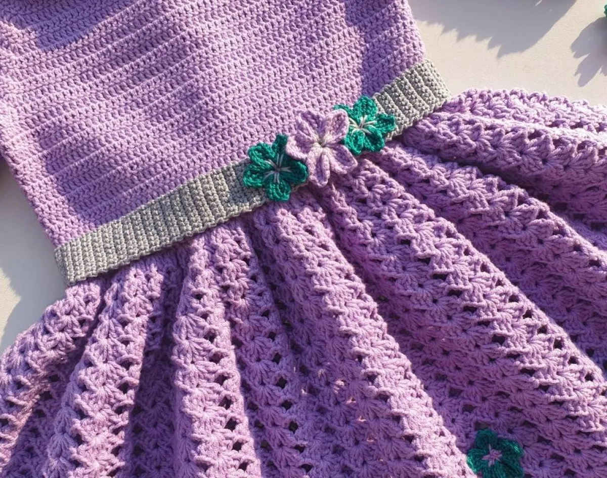 الكروشيه ينسج الملابس