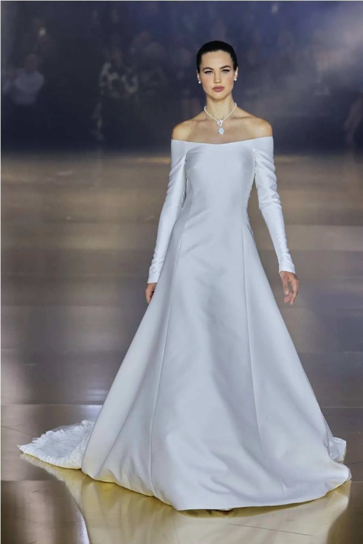 فساتين زفاف من دون تطريز 2023، من أتيليه برونوفياس Atelier Pronovias
