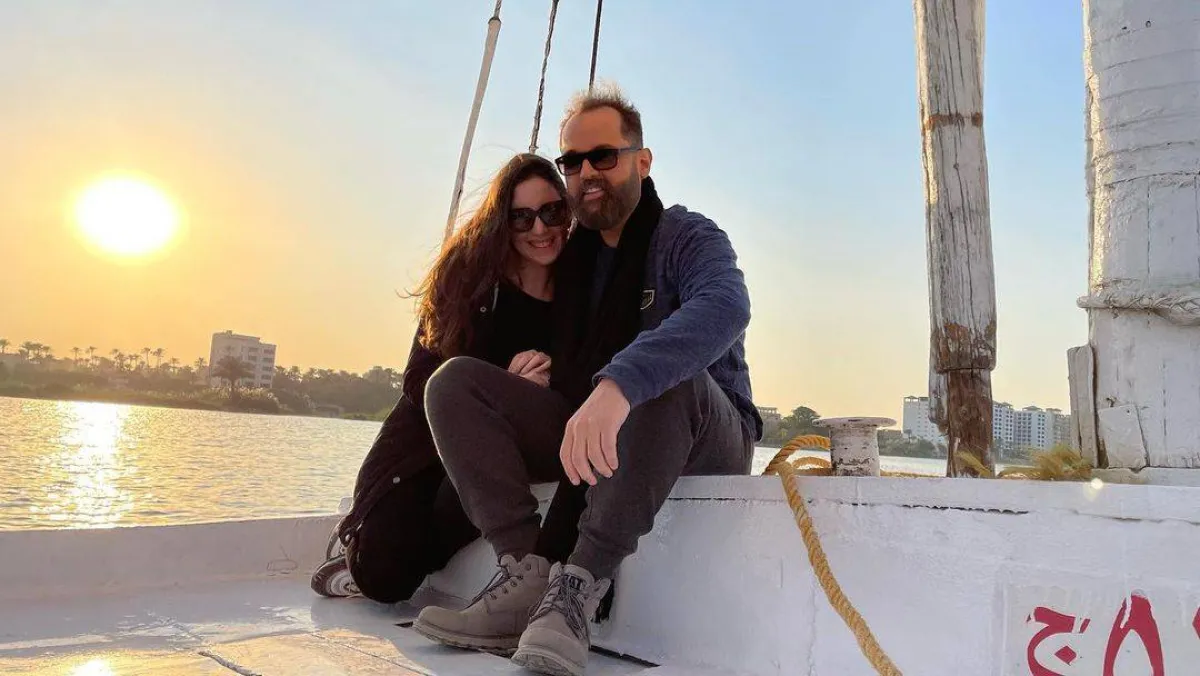 محمد محمود عبد العزيز وزوجته  - صورة من حسابه على انستغرام