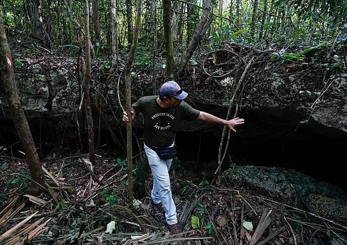 داخل كهف تحت الماء.. هيكل عظمي بشري عمره 8000 عام بالمكسيك 