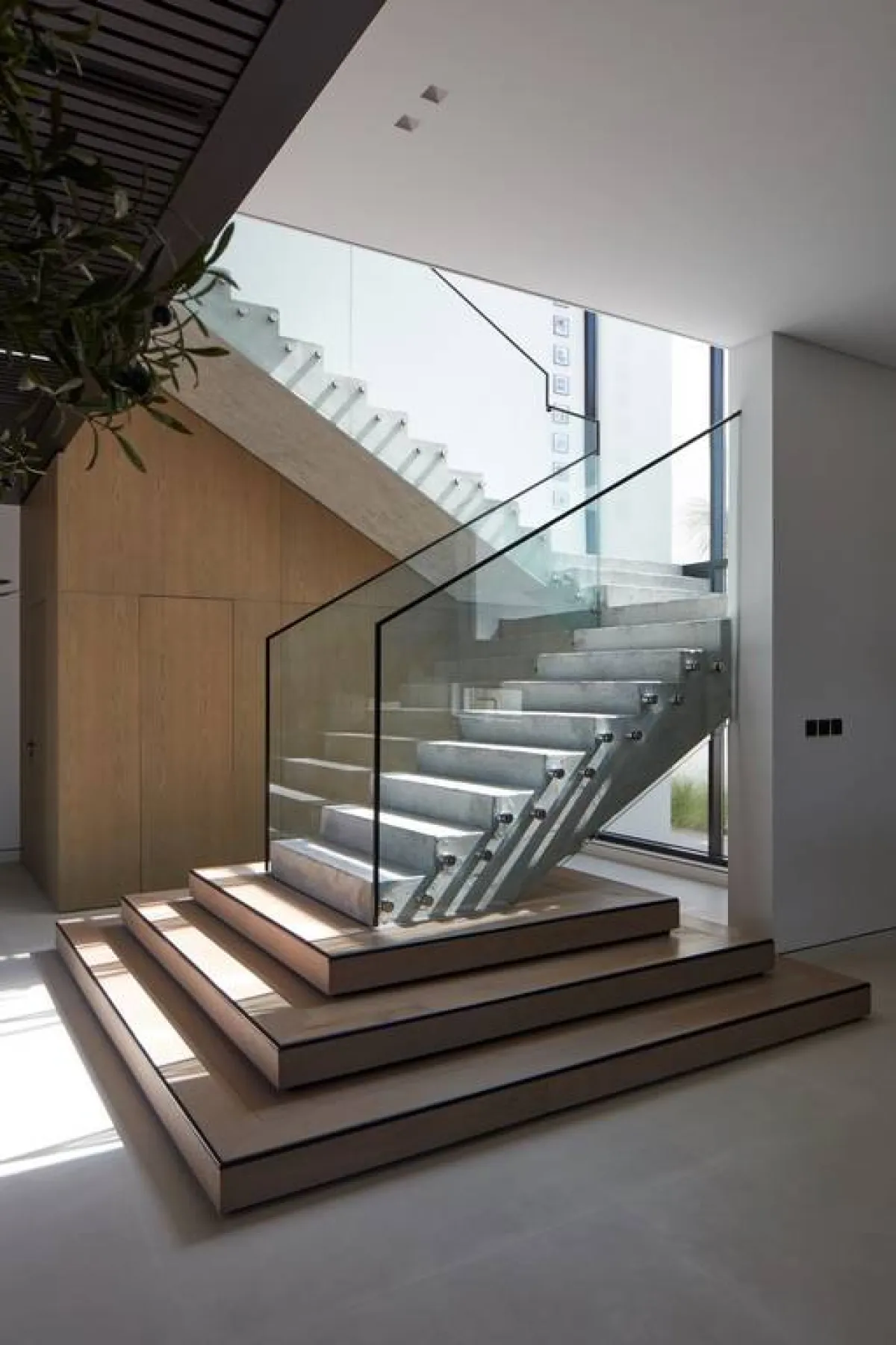 سلالم تابعة لفيلّا