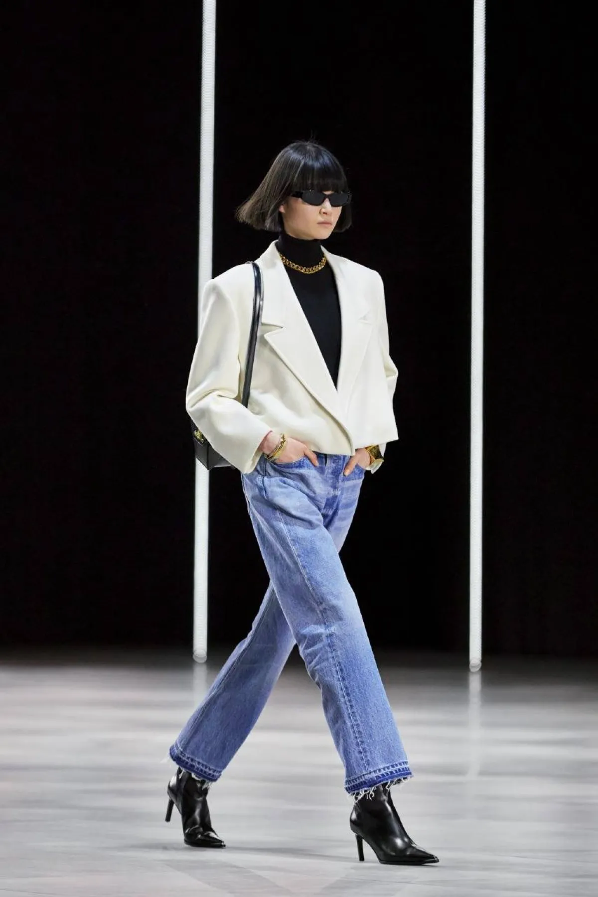 بليزر كاجوال باللون الأبيض من سيلين Celine 