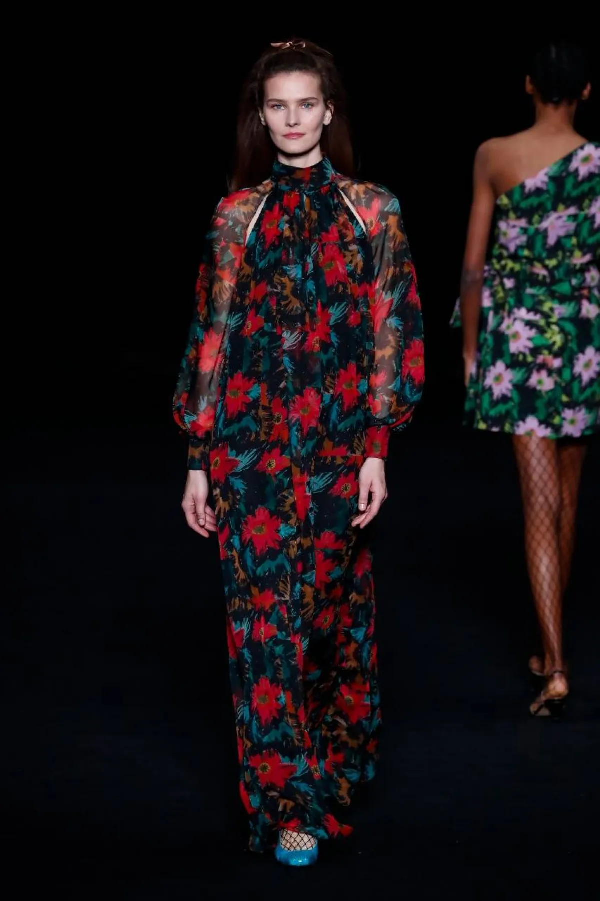 فستان طويل بنقشة الورود من Pertegaz