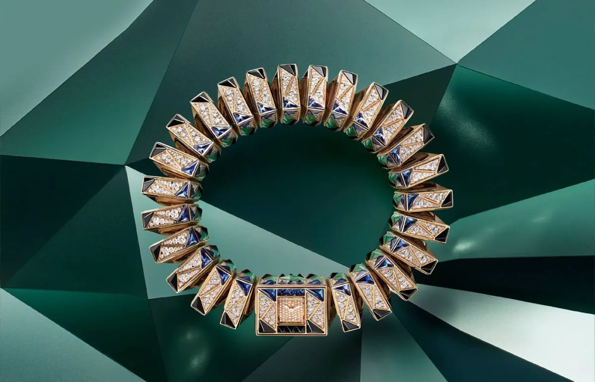 سحر الأحجار الكريمة في الساعات COLORFUL MOMENTS 