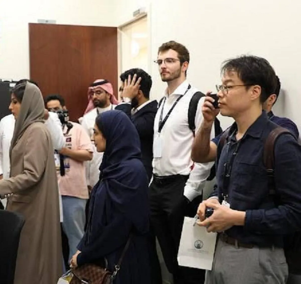 طلاب وطالبات الدراسات العليا في مجال الذكاء الاصطناعي .الصورة من "واس"