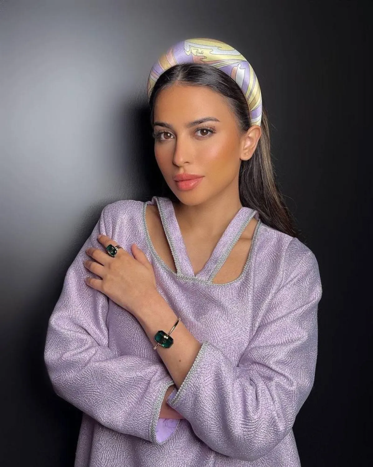 لما العقيل بمجوهرات فخمة من سواروفسكي Swarovski 