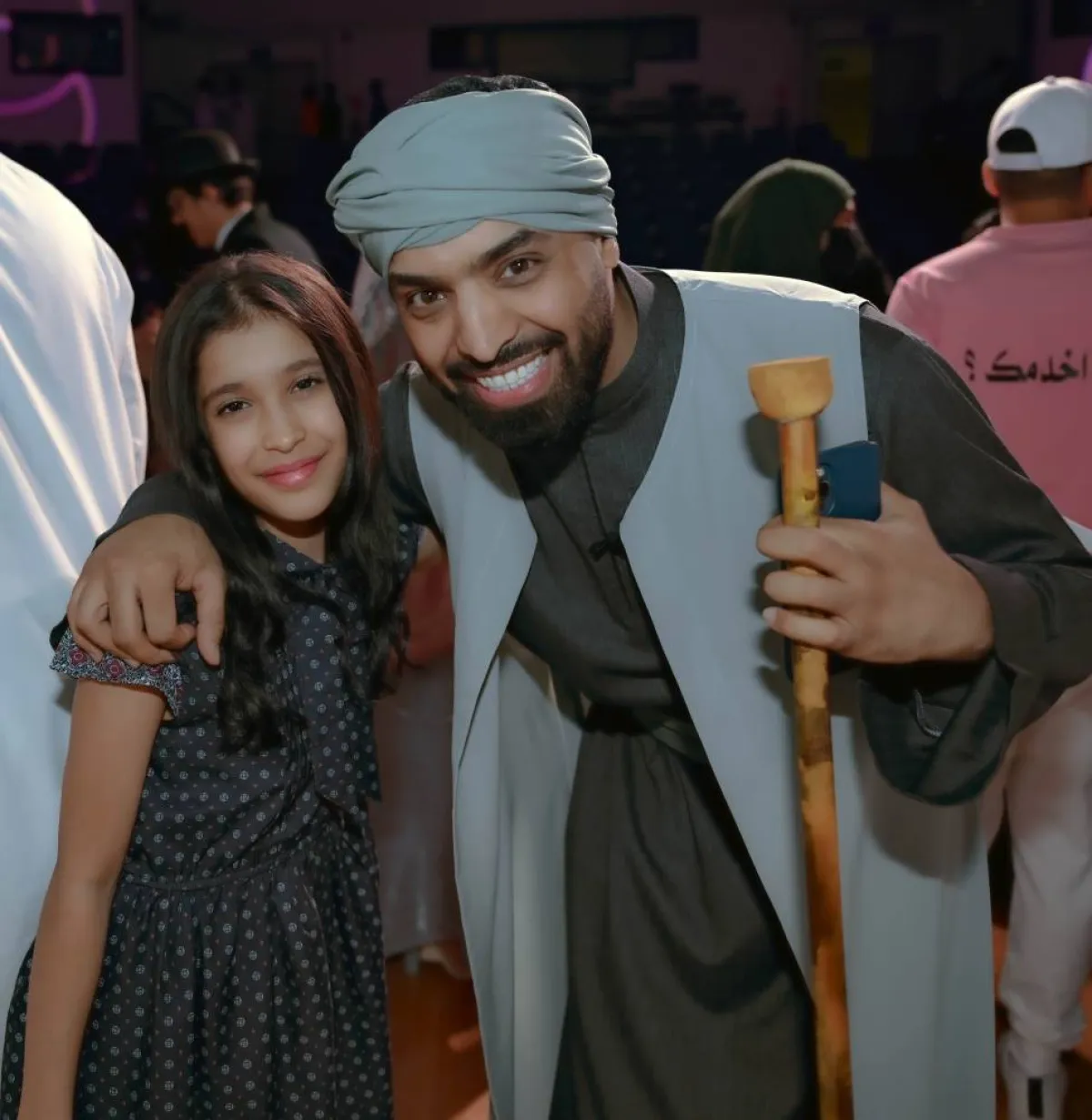 احد حضور المسرحية مع احمد الرشيد