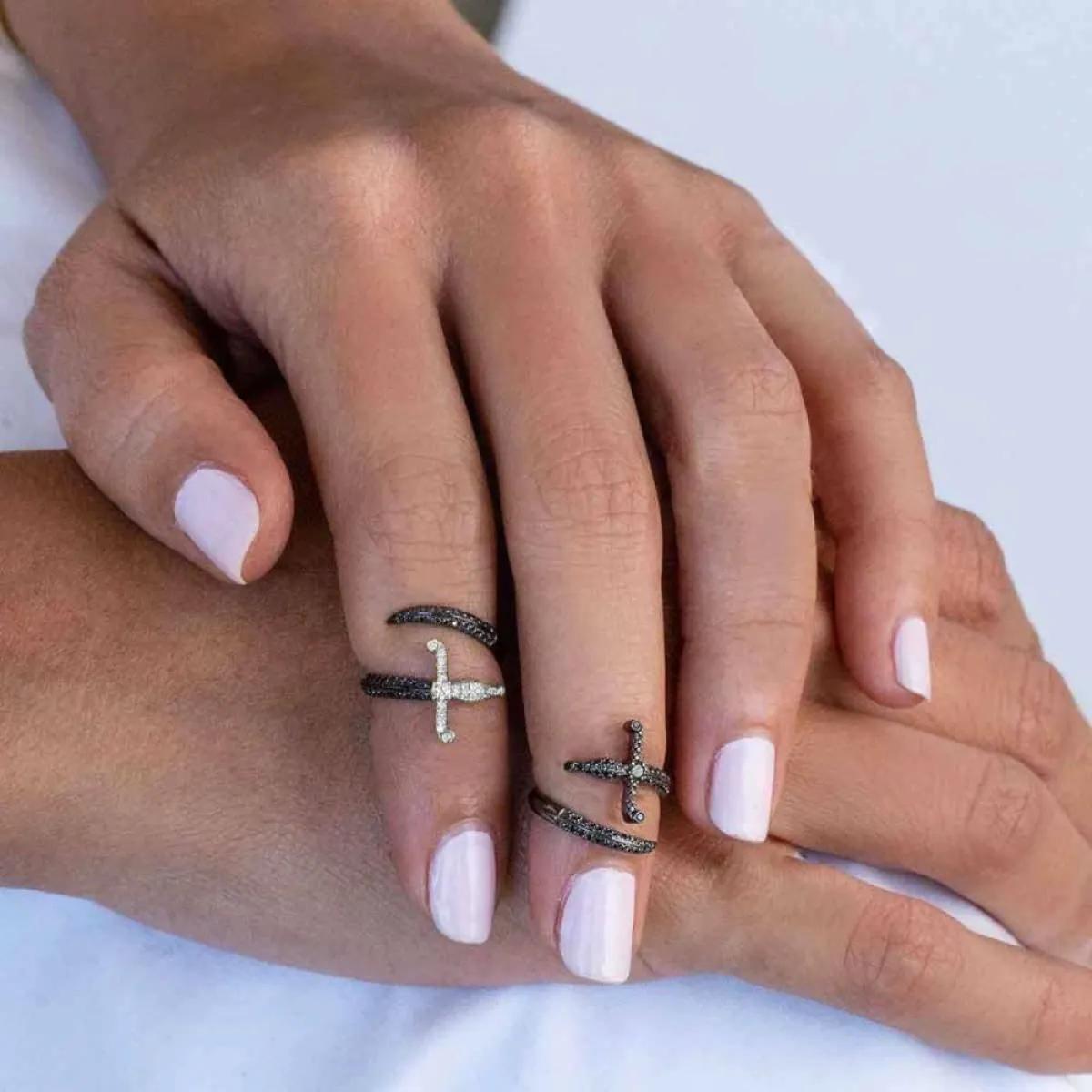 خواتم السيوف من تصميم هلا ولينا الخريجي