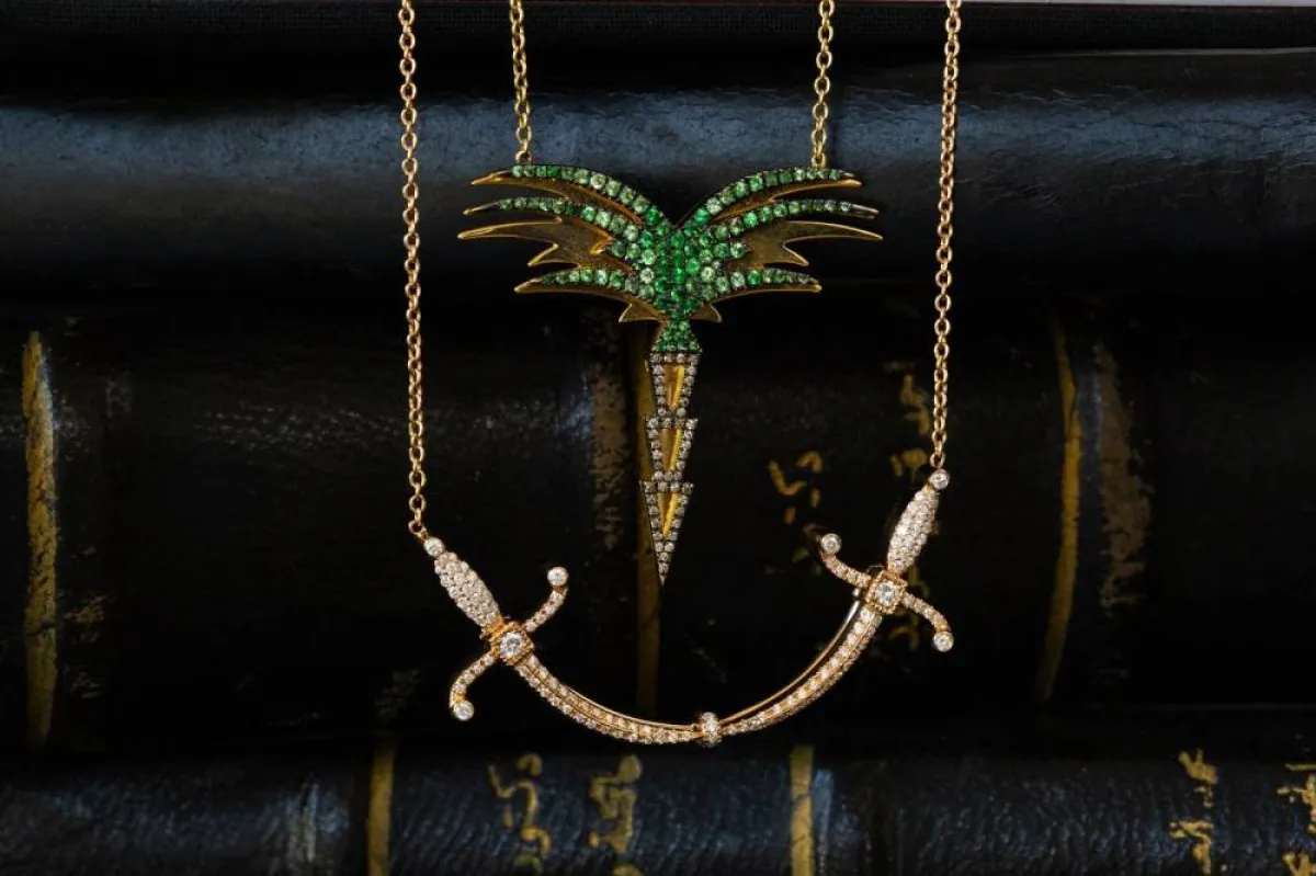 مجوهرات من مجموعة النخلة وسيوف الحب