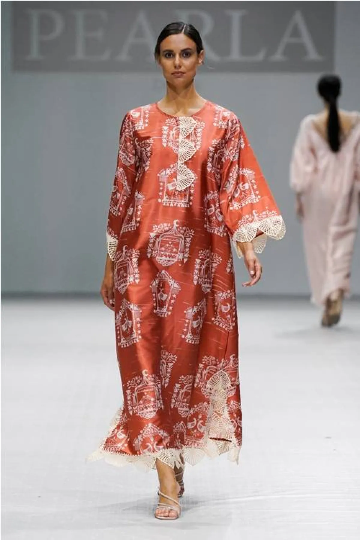 فستان خريفي طويل من بيرلا Pearla