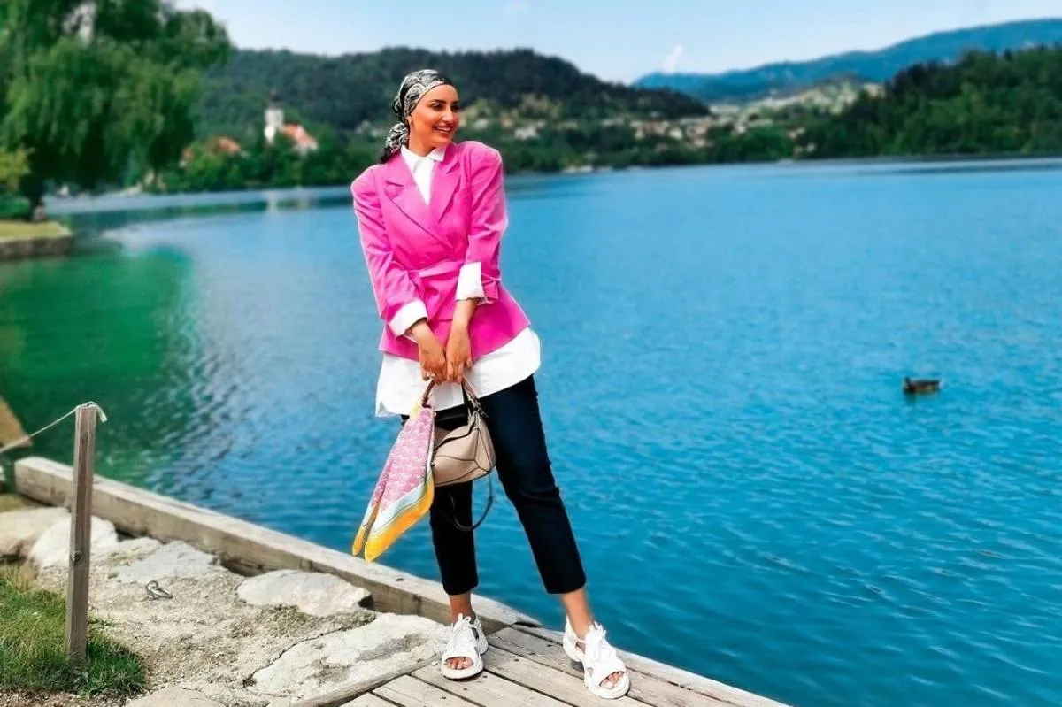 دلال الدوب بالسروال الضيّق