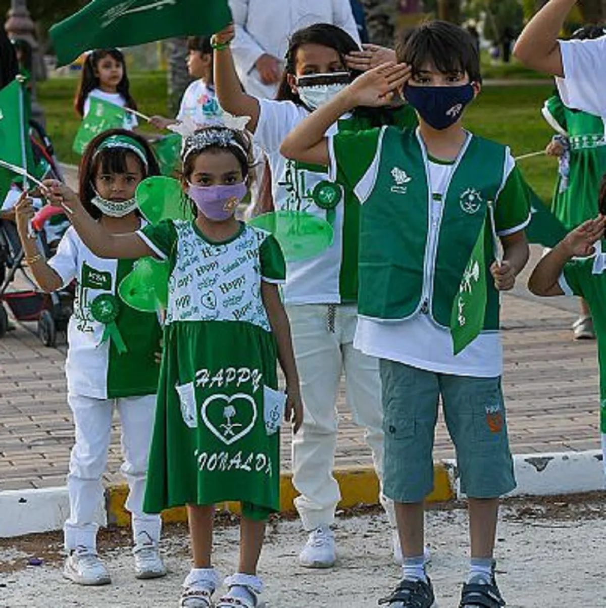 صورة لعدد من الأطفال