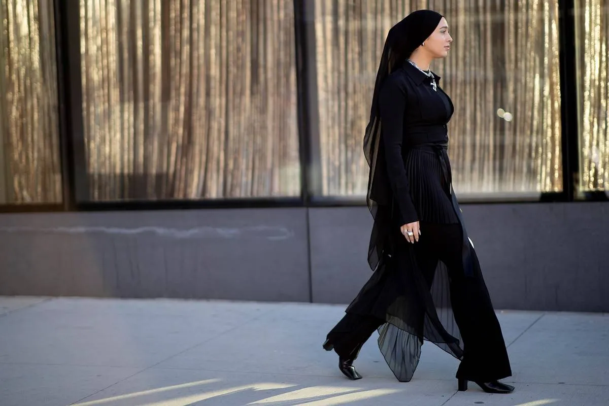 موديلات سراويل واسعة باللون الأسود