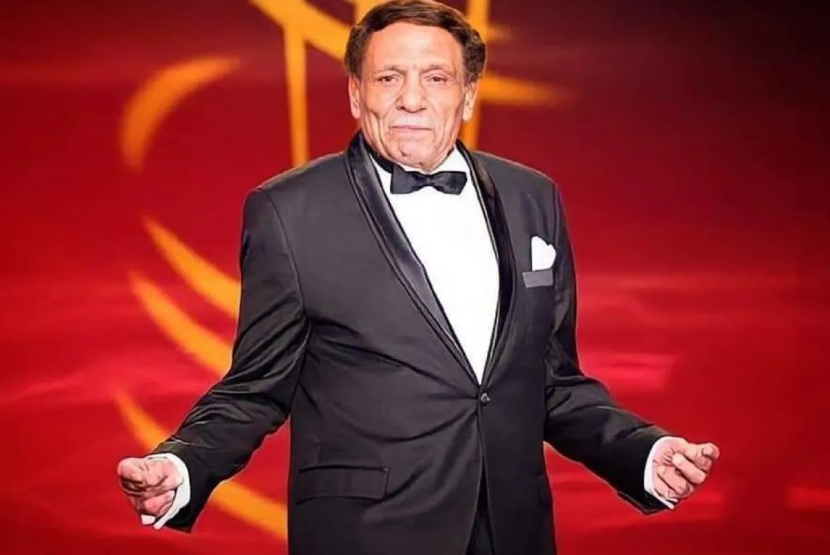 الفنان عادل إمام -  صورة من صفحته الرسمية على فيسبوك